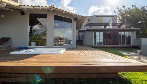 Advantages of Ipe decking and its commercial applications