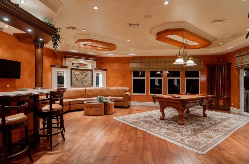 Building a whole dining room including a dining table is quite expensive