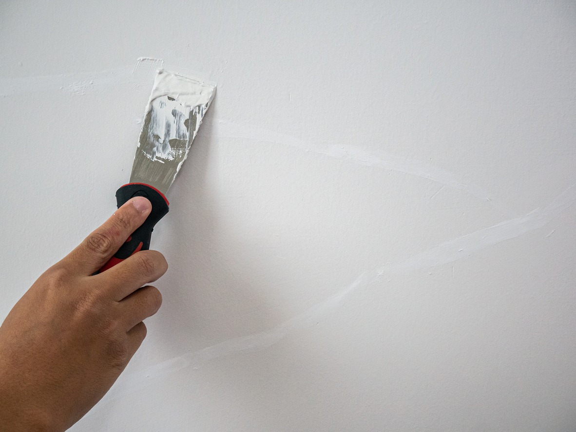 Repairing-Cracks-on-Plaster-Walls