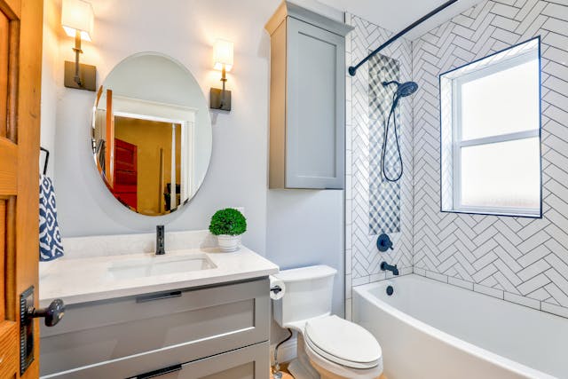 oval bathroom mirror