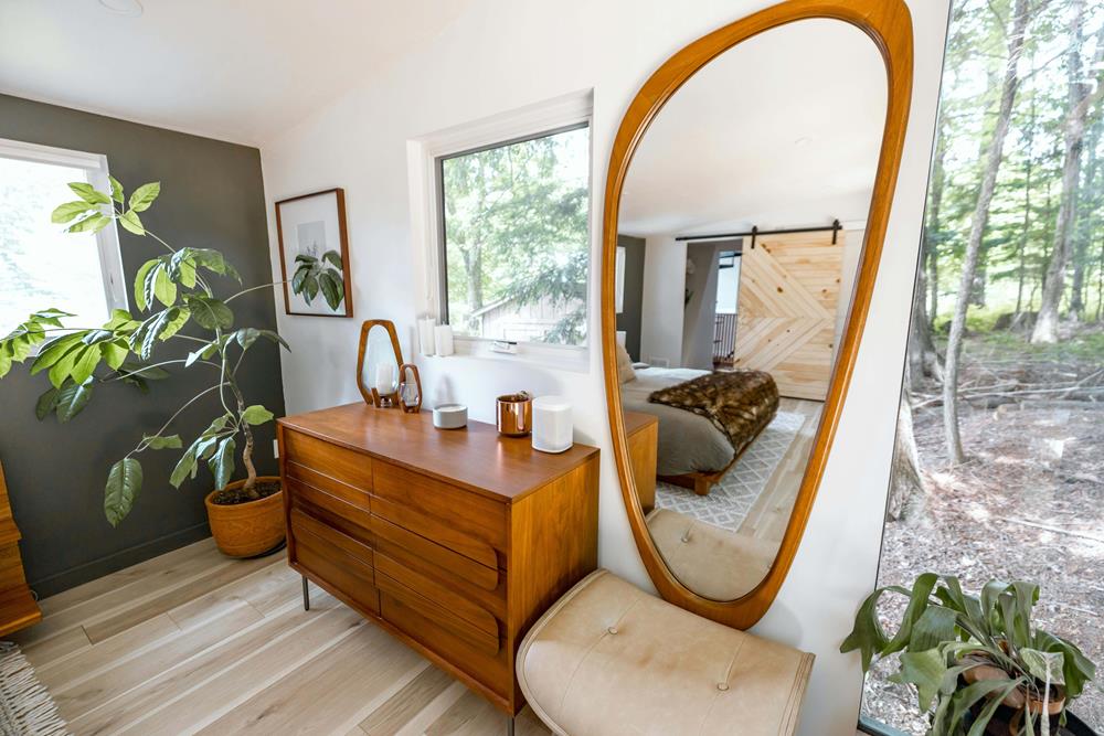 Irregular-shaped mirror in a bedroom