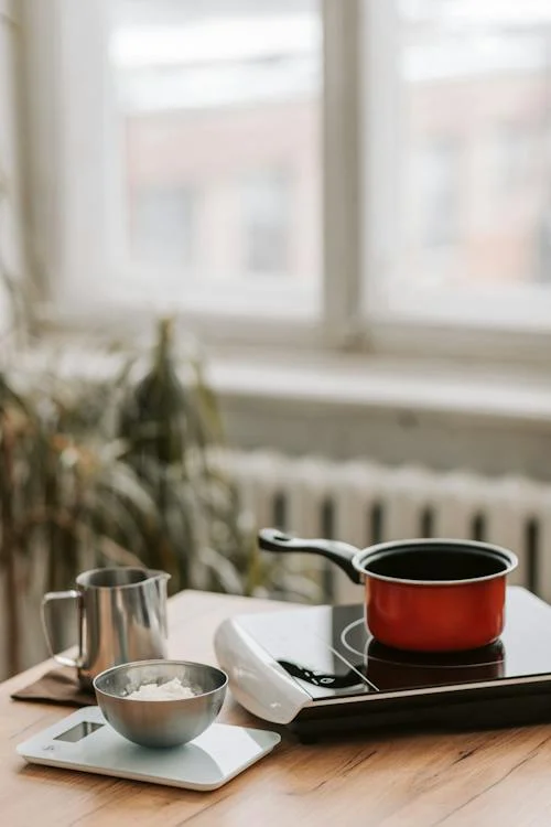 What are the benefits of using induction cooktop?