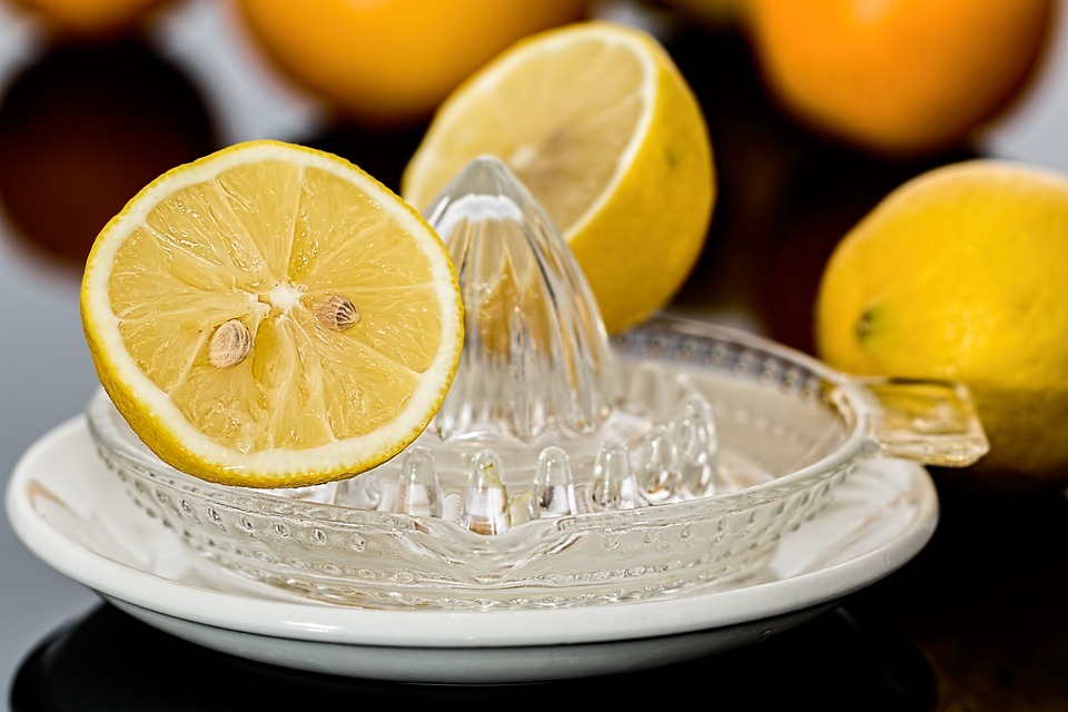 Deodorant Stains Remover: Lemon and Water