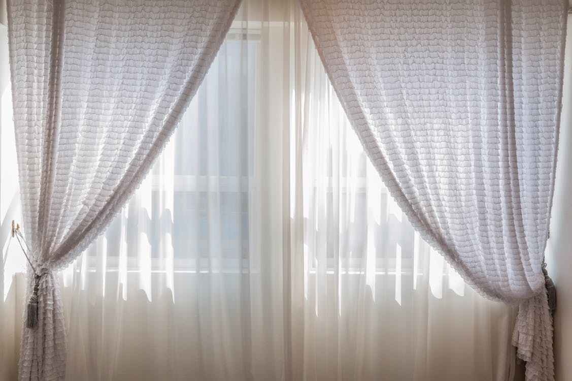Tips for Choosing and Hanging Curtains