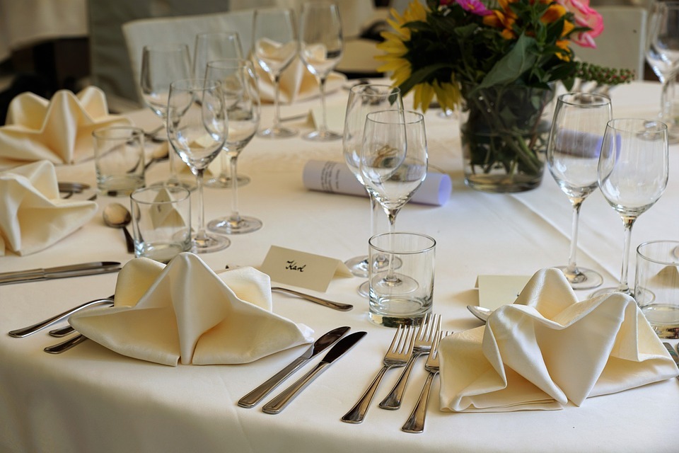 Different Types of Tablecloths