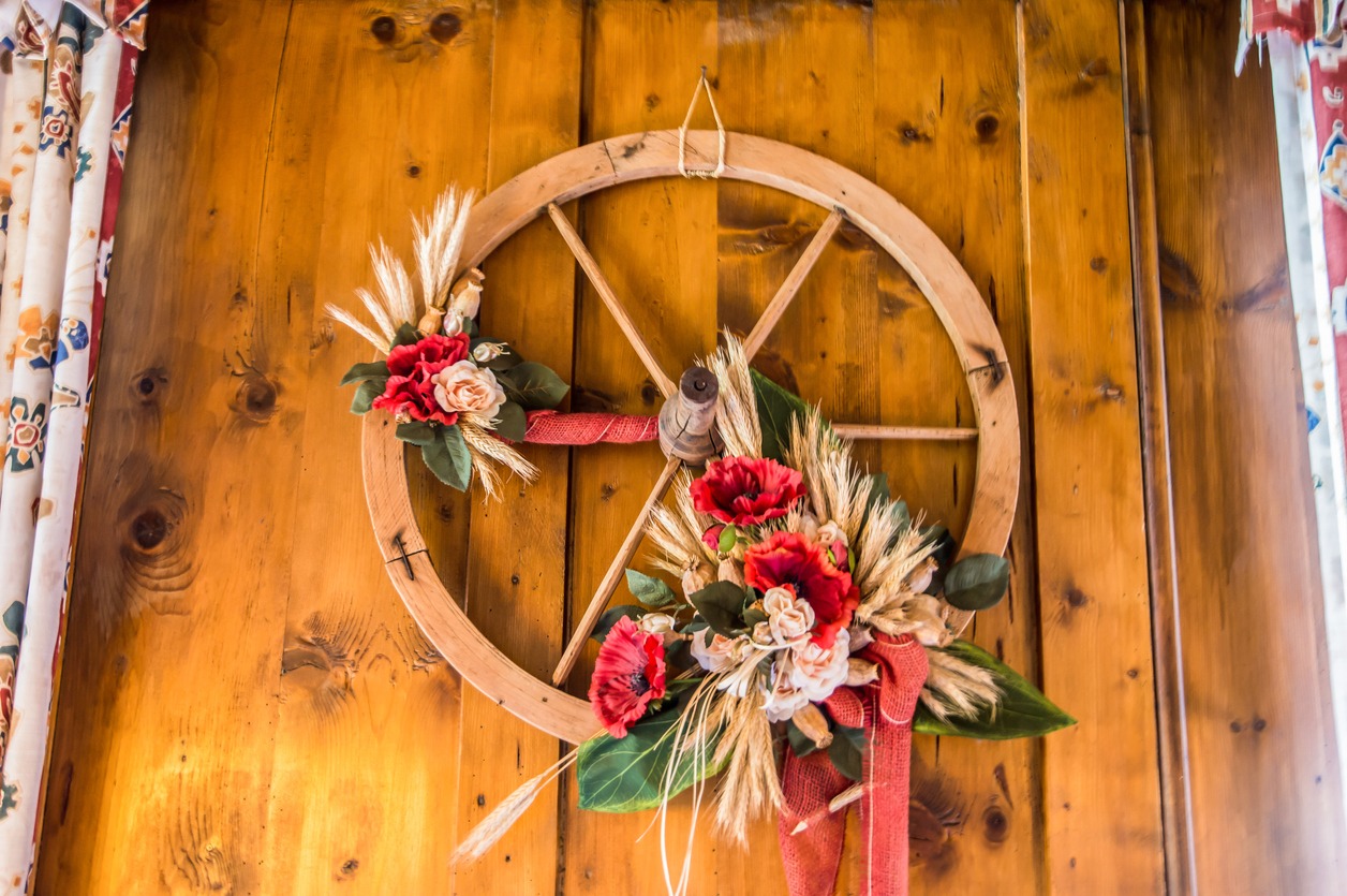Wagon wheel farmhouse style wreath