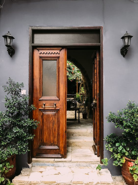 How to Choose the Perfect Door for Your Home