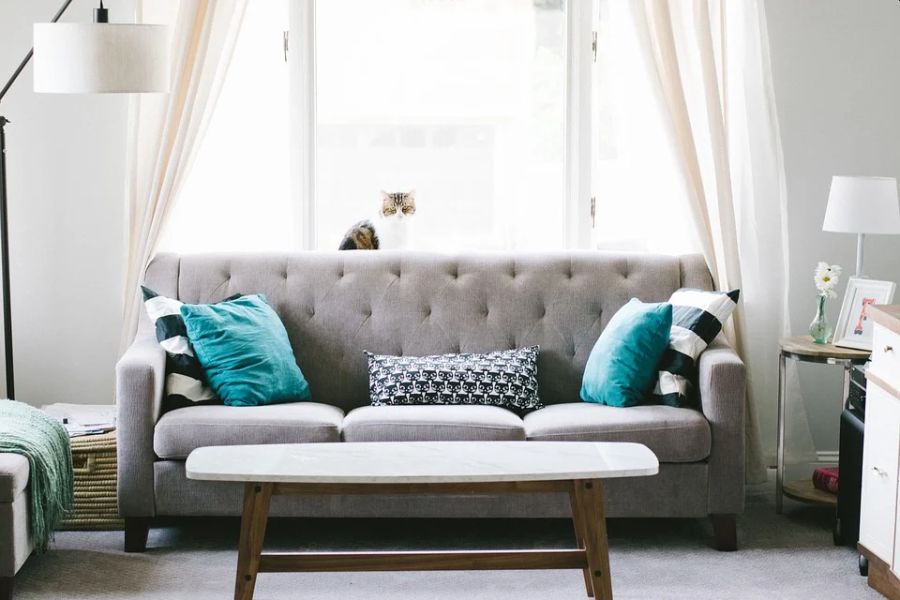 The important aspects of home decoration that most people forget: furniture and lighting