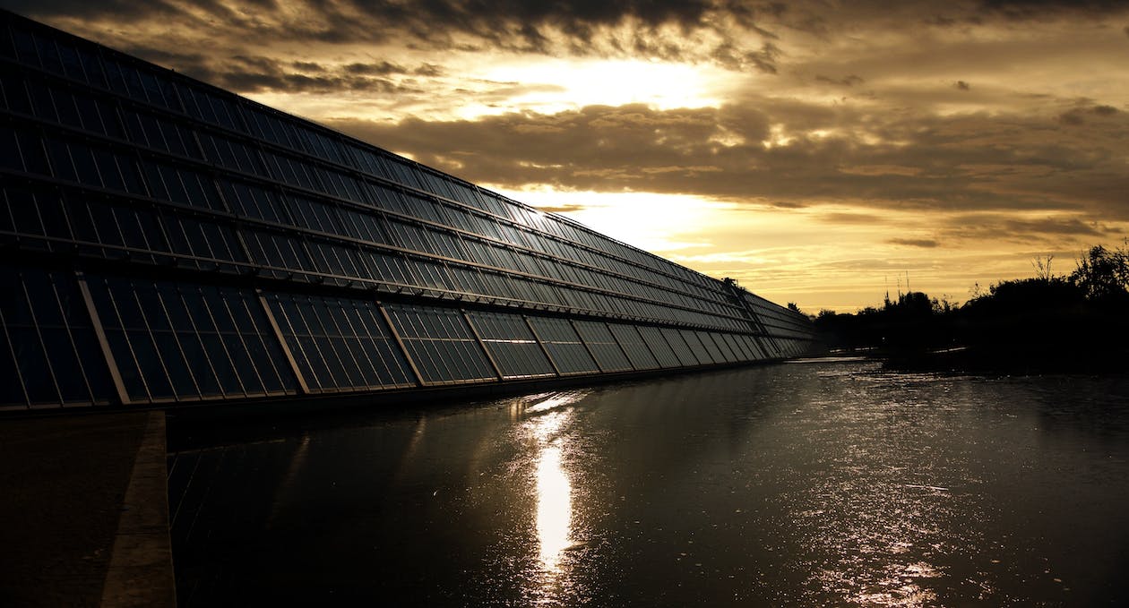 How Do Solar Panels Work At Night And On Cloudy Days?