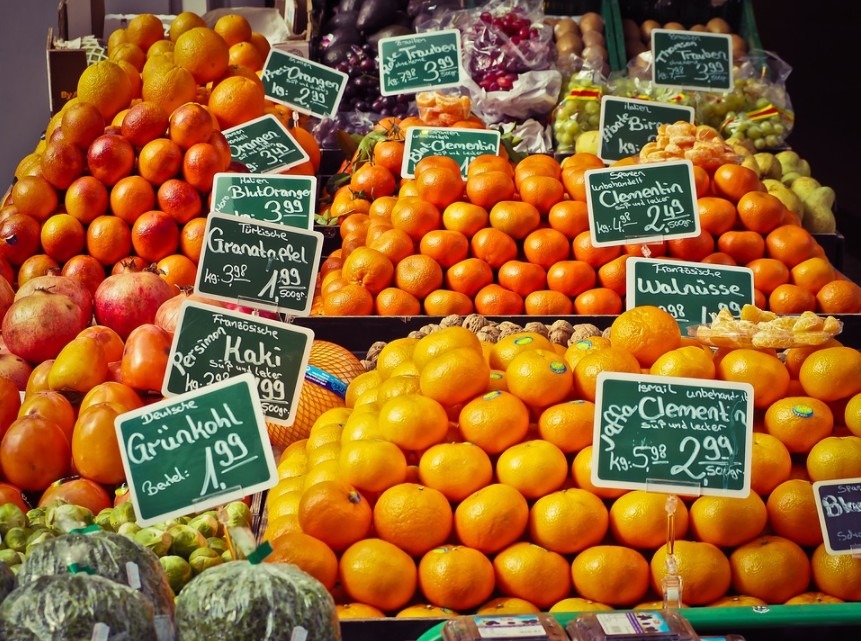 Tangerines for sale in a fruit stand