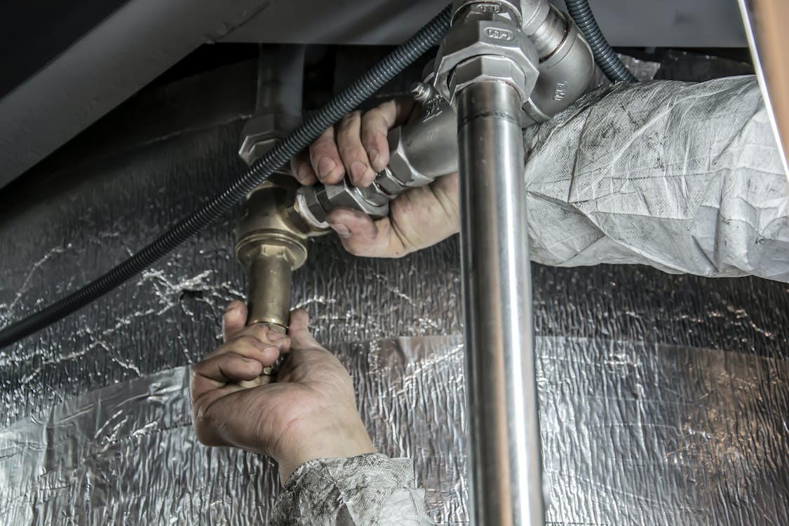 cWhat Are The Benefits of Hiring a Plumber?