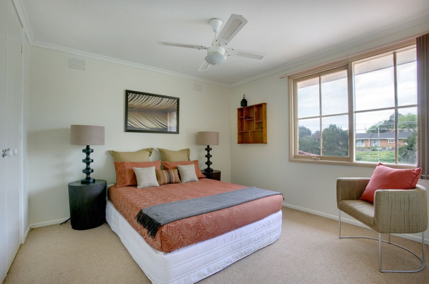 A simplistic looking bedroom