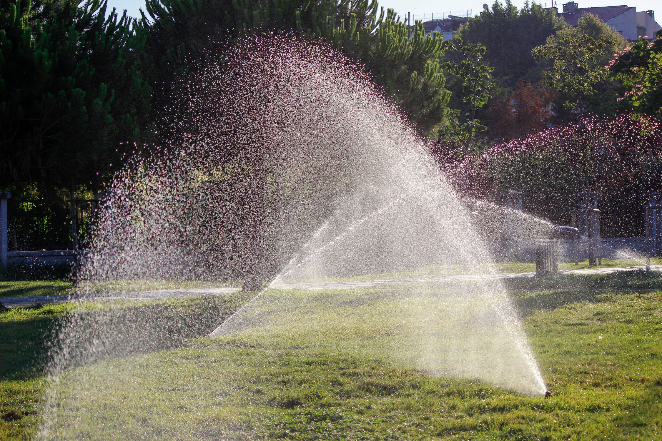 Water sprinkler, Water sprinklers on grass
