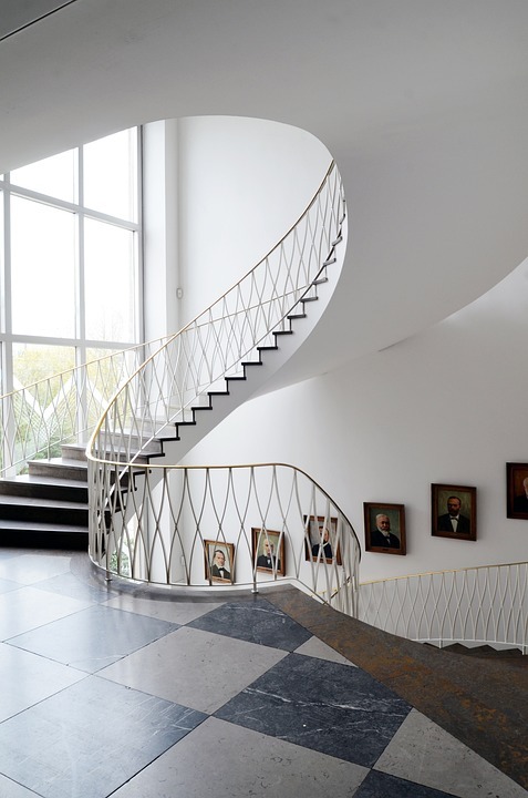 spiral staircase with vertical axis