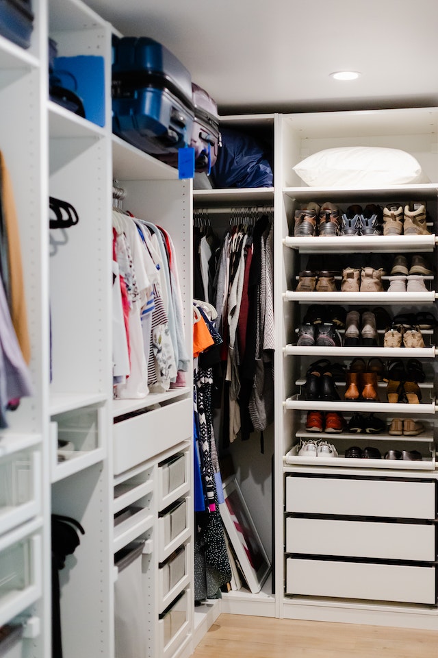 How to Store Off-Season Clothes Effectively